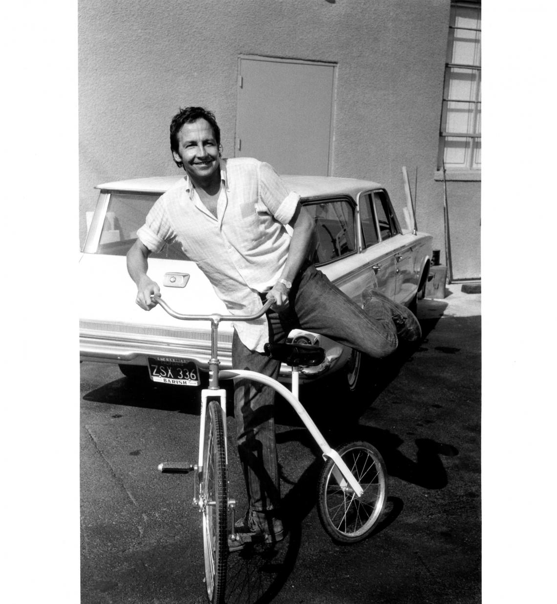 Robert Rauschenberg in the Gemini G.E.L. parking lot after an all-night proofing session. Photo © 1969 Sidney B. Felsen Robert Rauschenberg in the Gemini G.E.L. parking lot after an all-night proofing session. Photo © 1969 Sidney B. Felsen