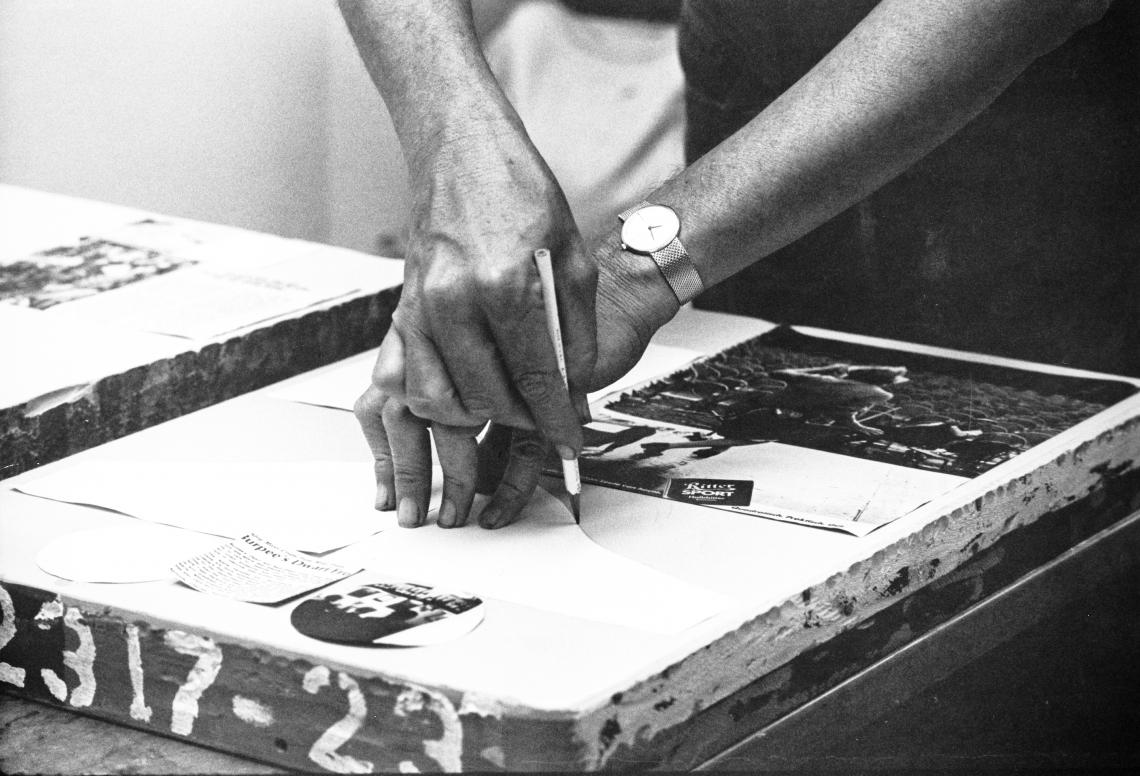 Robert Rauschenberg at Gemini G.E.L., working on a limestone. Photo © 1977 Sidney B. Felsen Robert Rauschenberg at Gemini G.E.L., working on a limestone. Photo © 1977 Sidney B. Felsen